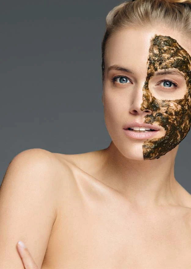B-PEEL: Kräuter auf einer Gesichtshälfte, Motiv aus der Alex Cosmetic Broschüre